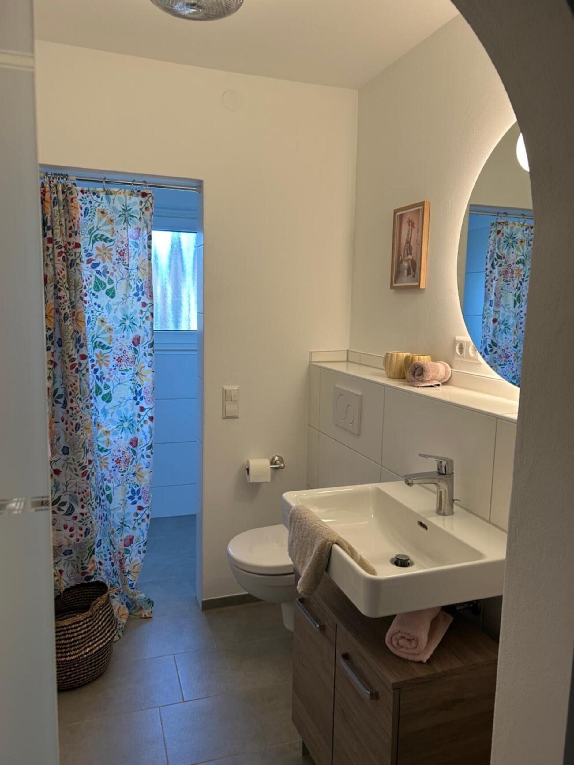 Dusche, Haartrockner, Handtücher