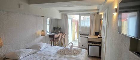 1 bedroom, WiFi, bed sheets