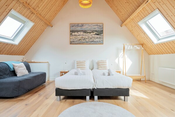 Room - Guesthouse 't Bonnie hofje: Charming accommodation in a great location. (Zandvoort)