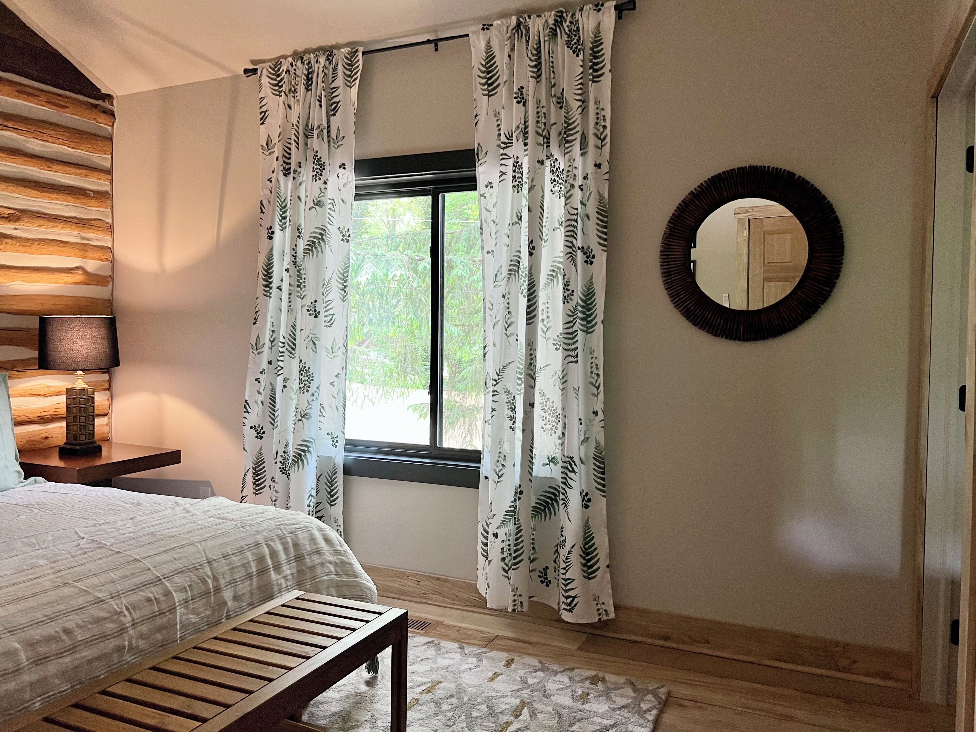 Iron/ironing board, Internet, bed sheets
