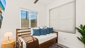2 habitaciones, tabla de planchar con plancha, wifi y ropa de cama