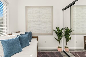 2 dormitorios, tabla de planchar con plancha, wifi y ropa de cama