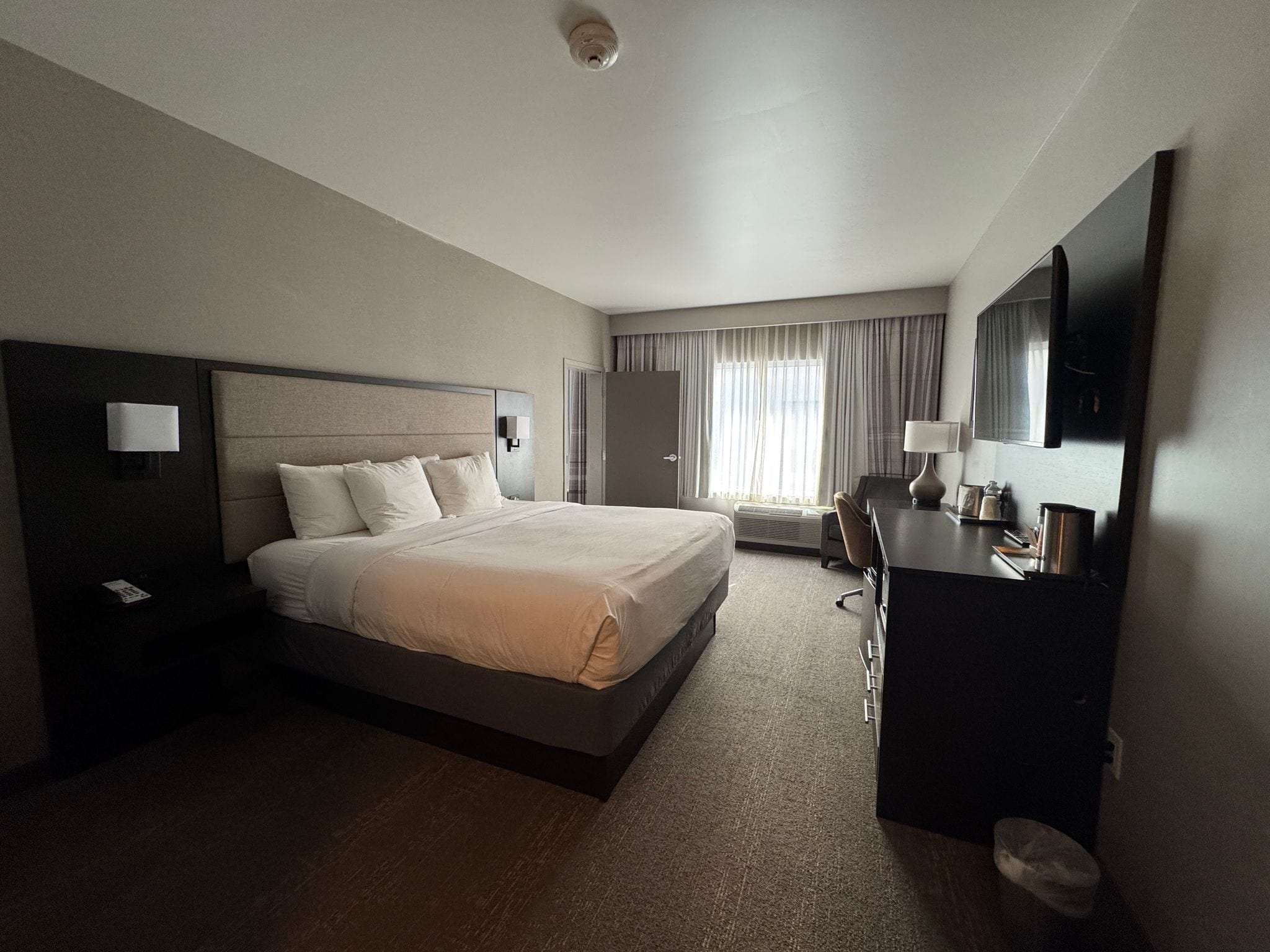 Habitación estándar, 1 cama King size, acceso para personas con movilidad reducida | Escritorio y wifi gratis 