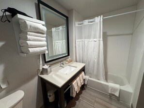 Shower, free toiletries, hair dryer, towels - FairBridge Inn And Suites Will Rogers Airport, Restaurant & Bar (Oklahoma City)