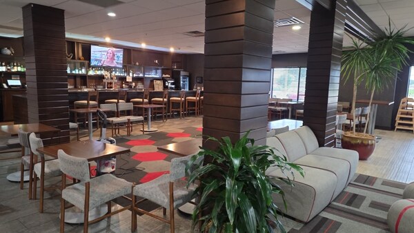 Fairbridge Inn And Suites Will Rogers Airport, Restaurant & Bar - Yukon, OK