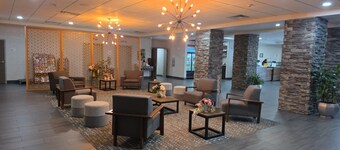 FairBridge Inn And Suites Will Rogers Airport, Restaurant & Bar