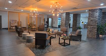 FairBridge Inn And Suites Will Rogers Airport, Restaurant & Bar