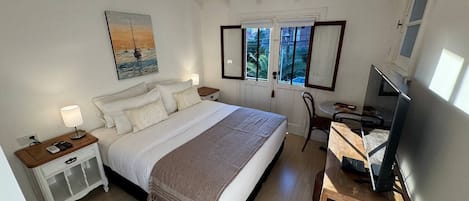 Deluxe Penthouse, Balcony, Park View | Desk, laptop workspace, blackout drapes, free WiFi