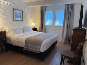 Deluxe Suite, Courtyard View | Desk, laptop workspace, blackout curtains, free WiFi - Acassuso Suites (Acassuso)