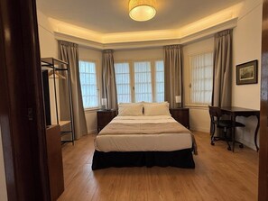Deluxe Suite, Patio, City View | Desk, laptop workspace, blackout curtains, free WiFi - Acassuso Suites (Acassuso)