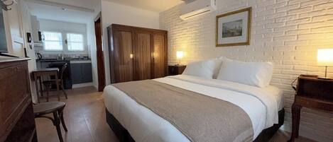 Deluxe Suite, Courtyard View