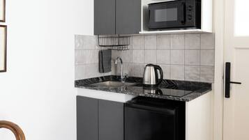 Deluxe Suite, Patio, City View | Private kitchen | Coffee/tea maker, mini-fridge, microwave, stovetop