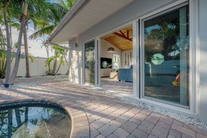 Terrace/patio - 4BR Family Oasis - Heated Pool - Walk to Beach (St. Pete Beach)