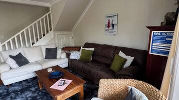 Deluxe Villa, Garden View | Living area