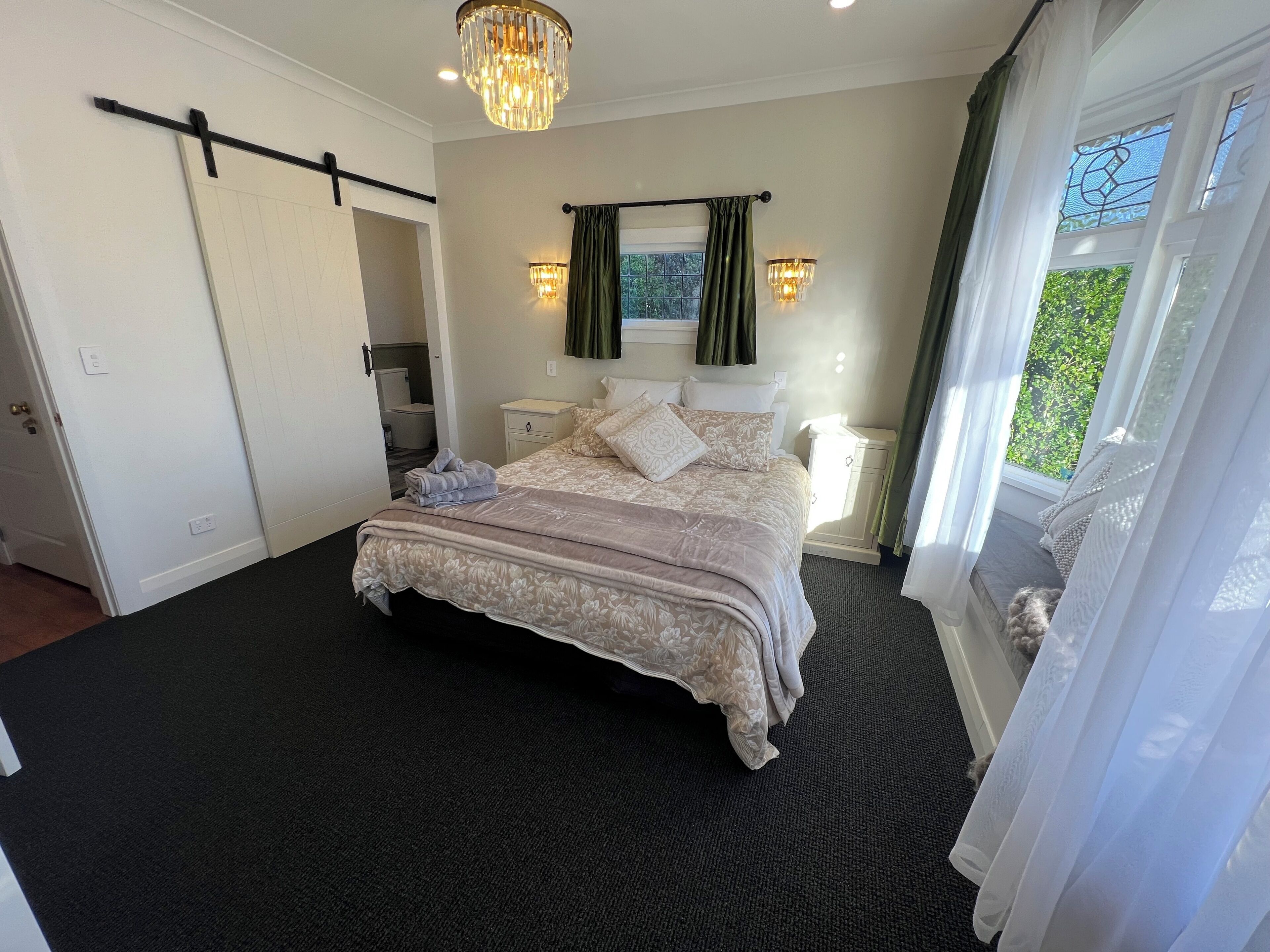 Deluxe House, Garden View | Iron/ironing board, free WiFi