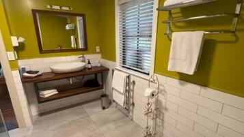 Deluxe Villa, Garden View | Bathroom