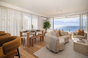 TV - Ember by Khove - Burleigh Heads (Burleigh Heads)