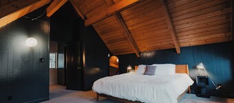 Family Friendly Cabin on the Yakima River! Private Sauna, Cold Plunge & Hot Tub