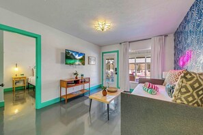 Iron/ironing board, travel cot, WiFi, bed sheets - Spirit of Sofia 11bd (Palm Springs)
