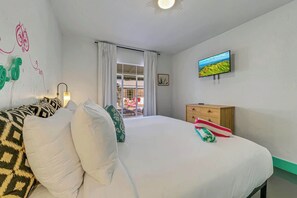 Silitysrauta/-lauta, vauvan matkasänky, Wi-Fi, vuodevaatteet