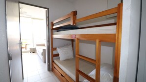 Room - Studio apartment with terrace, beach 550m away and shops 50m away (LE GRAU DU ROI)
