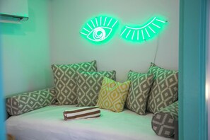 Iron/ironing board, travel cot, WiFi, bed sheets - Spirit of Sofia 23 Bedroom Epic Resort! (Palm Springs)