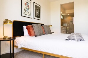 4 bedrooms, iron/ironing board, WiFi, bed sheets - Kingfisher by Nest Villas | Idyllic Desert Oasis (Indio)