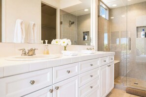 Shower, hair dryer, towels, shampoo - Kingfisher by Nest Villas | Idyllic Desert Oasis (Indio)