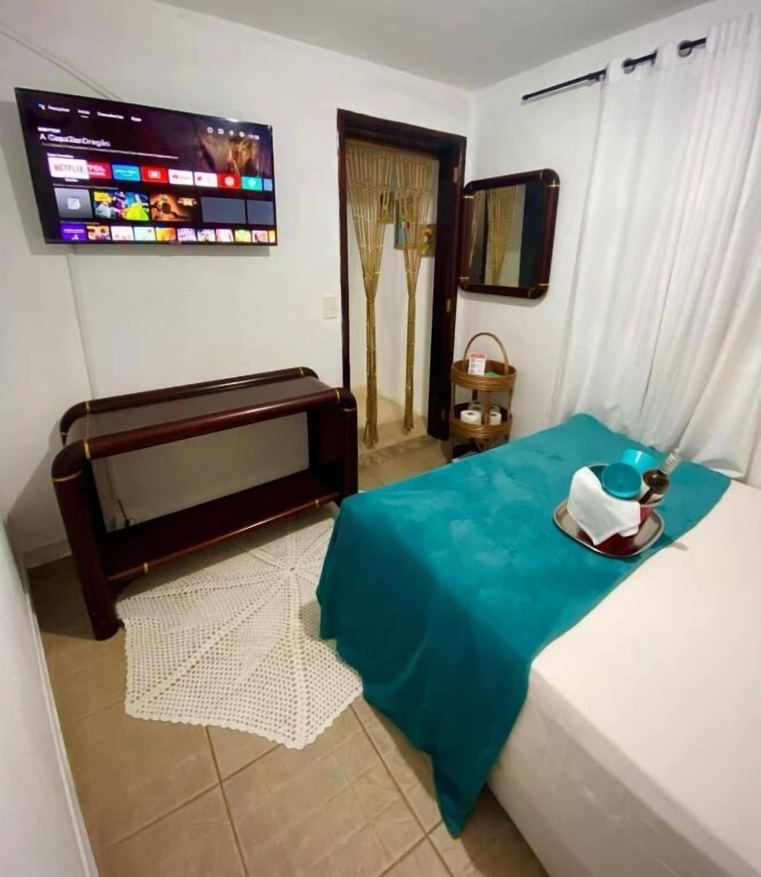 Phòng Suite tiện nghi đơn giản, quang cảnh hồ bơi | Truy cập Internet không dây miễn phí 