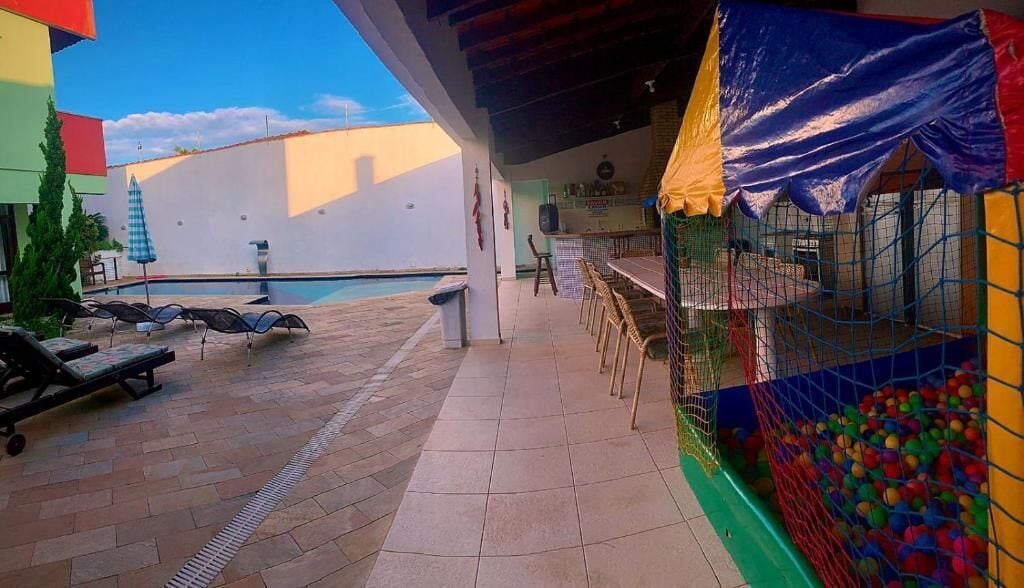 Comfort Suite, Pool View | Outdoor dining