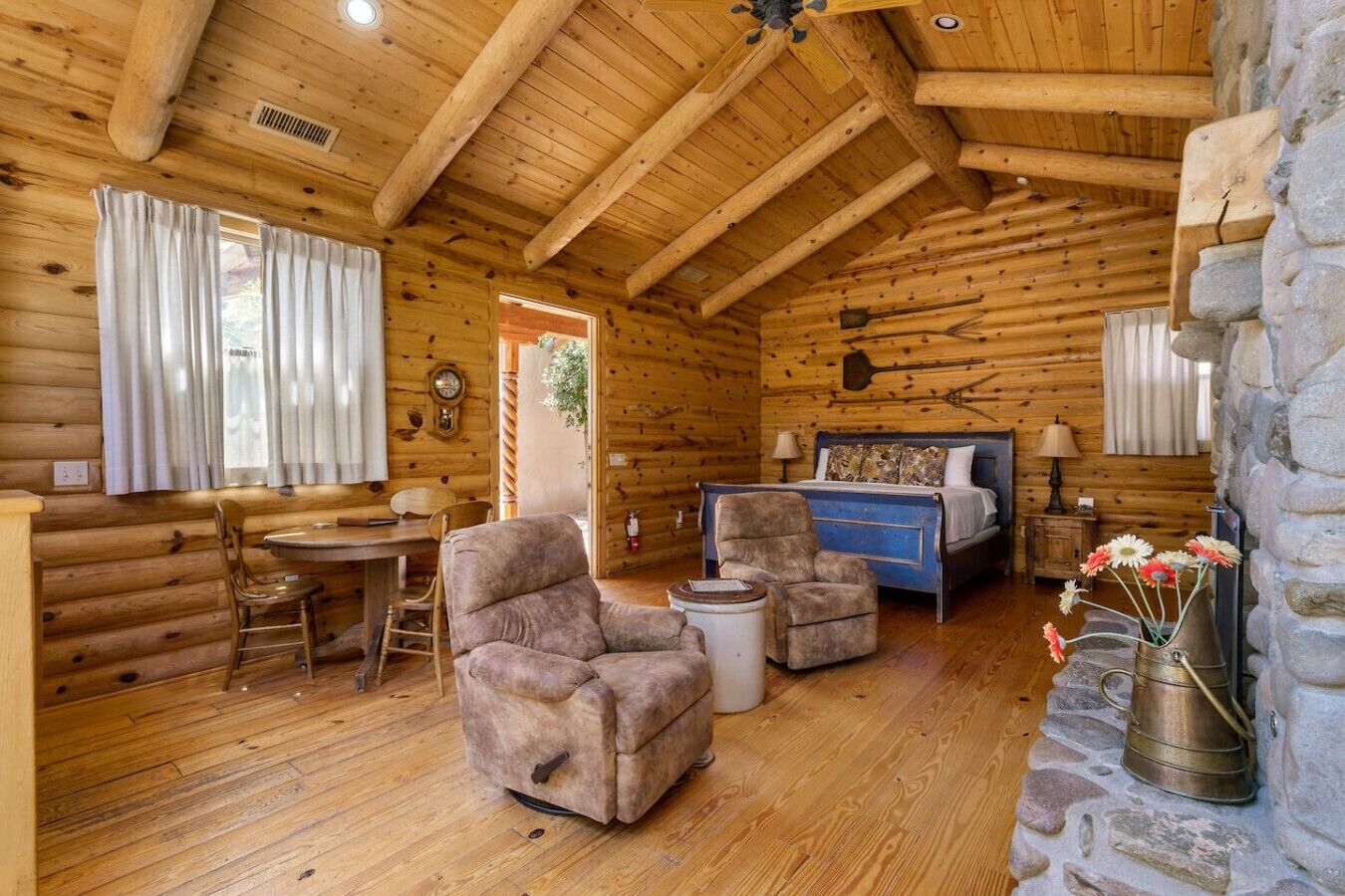 Fernseher, Kamin
