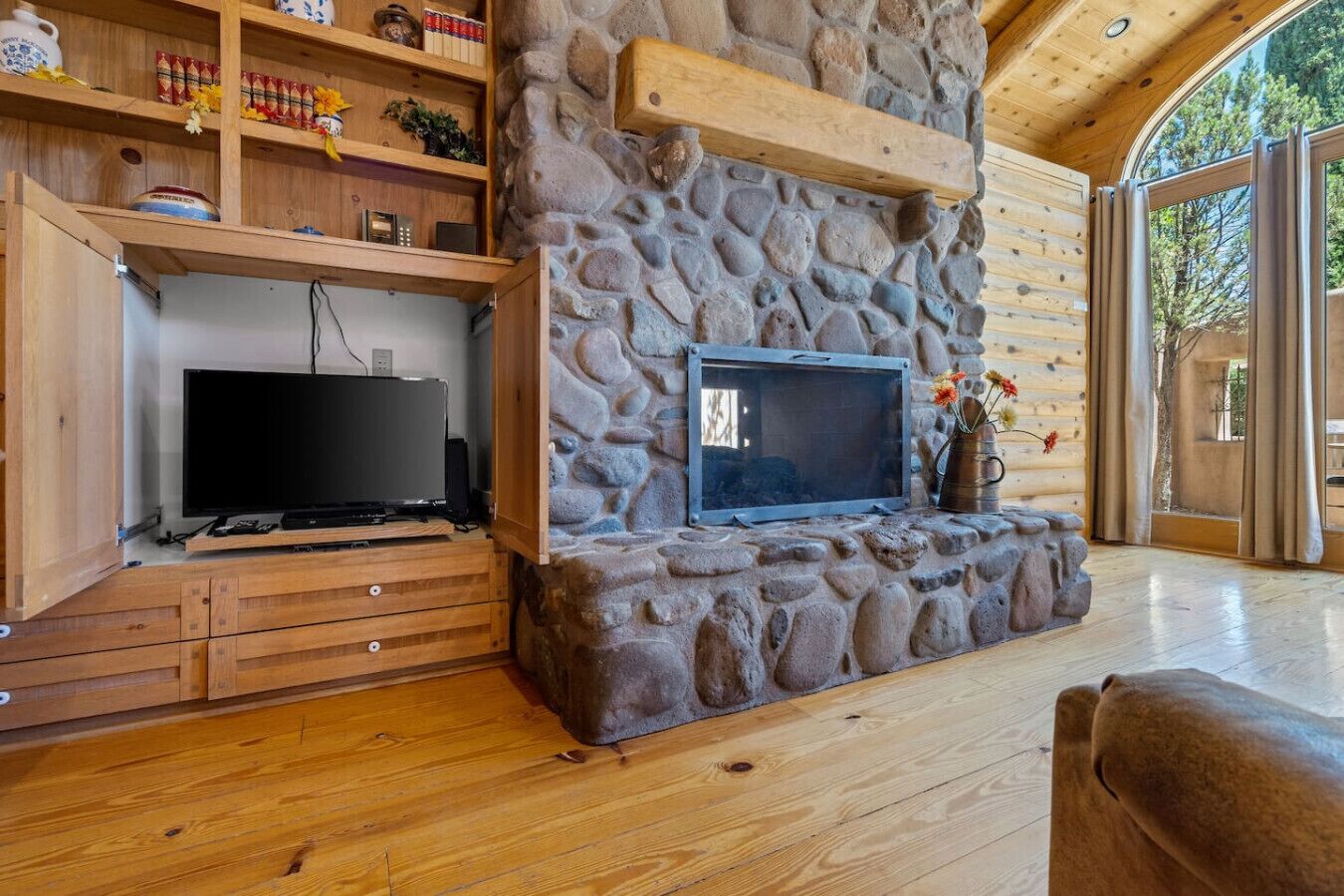 TV, lareira