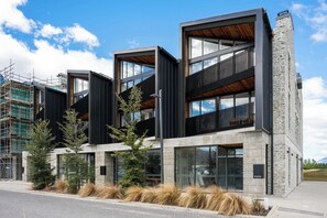 Exterior - Clubhouse Lane 112 Golfside  Free Parking  AC (Queenstown)