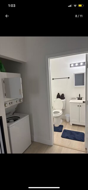 Towels, soap, toilet paper - 3-bedroom, 2 bath townhome in amazing Miami with cool AC (Miami)