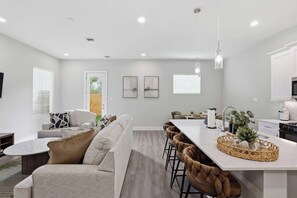 Interior - Unwind 15 Min from Dwntn Houston in Tranquility! (Houston)