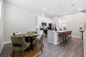 Dining - Unwind 15 Min from Dwntn Houston in Tranquility! (Houston)