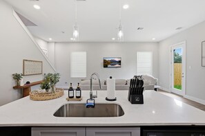 Interior - Unwind 15 Min from Dwntn Houston in Tranquility! (Houston)