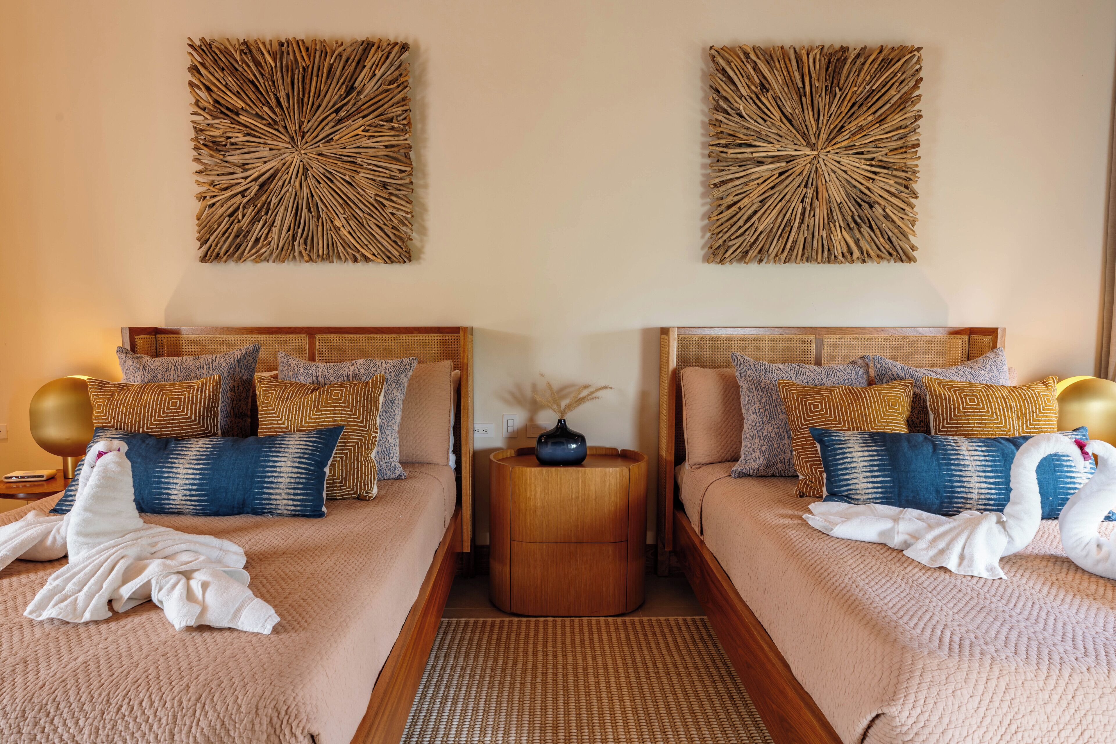 6 bedrooms, in-room safe, desk, iron/ironing board