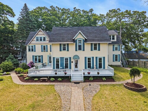 WatersView Inn - Steps to the beach and downtown South Haven. Enjoy this 3- room (King, Queen & Bunk room) with oversized bathroom with shower, tub and two vanities. Living room, kitchenette & private deck looking at the harbor.