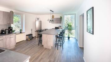 House | 7 bedrooms, Internet