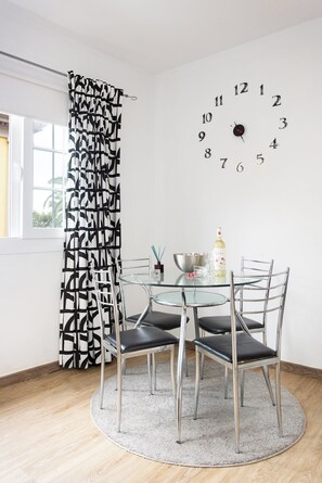 Dining - Tenohomes Central Cosy Studio in Icod (Icod de los Vinos)