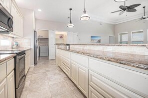 Fridge, microwave, oven, stovetop - Mellow Yellow in Crystal Beach, Texas (Crystal Beach)