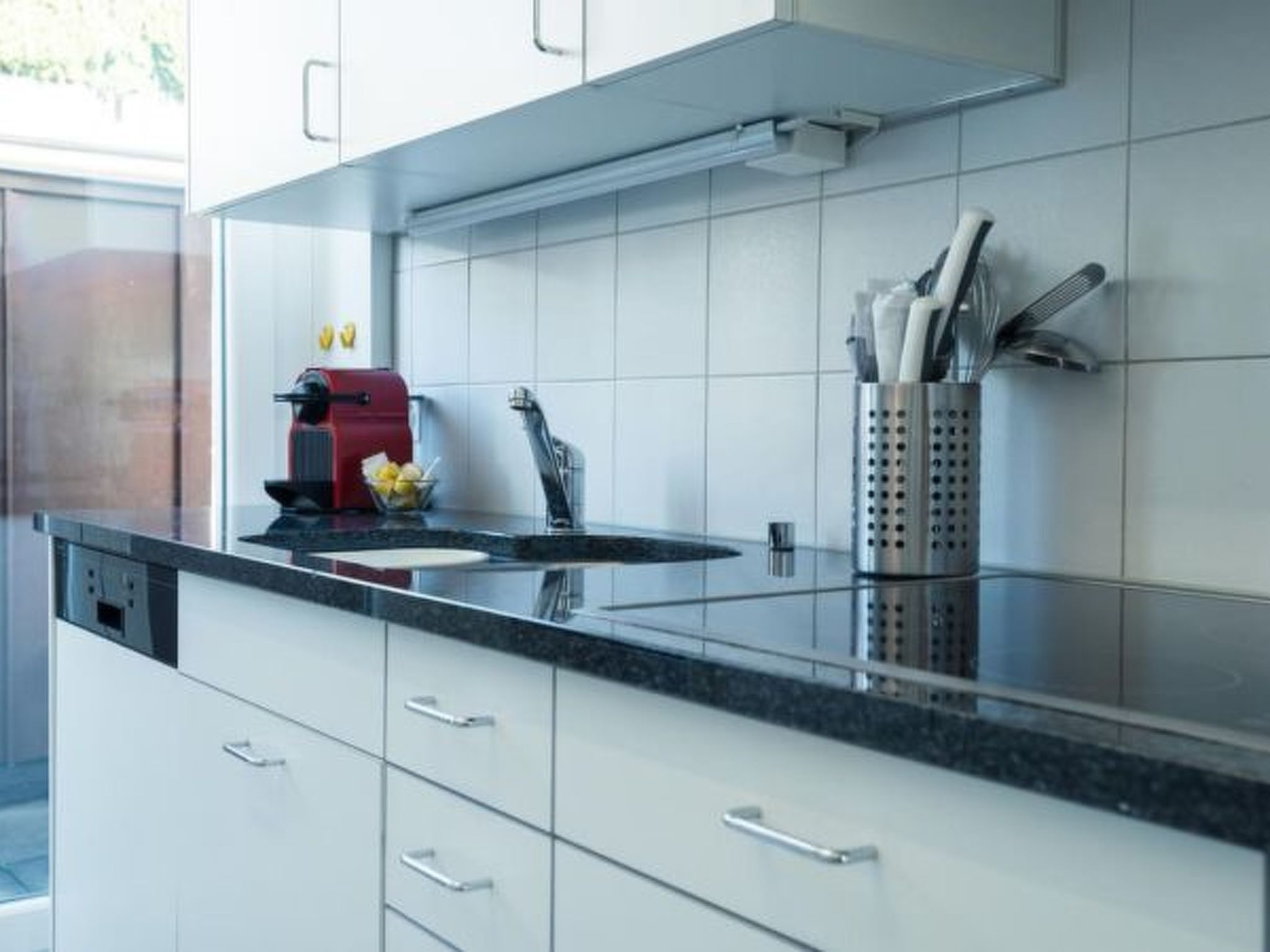 Kühlschrank, Mikrowelle, Ofen, Geschirrspüler