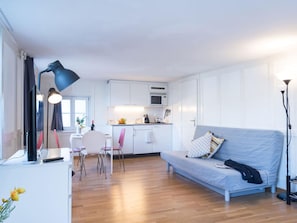 A modern apartment with a kitchen, dining area, and living room. - Apartment  by Interhome (Zoug)