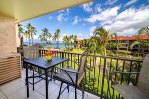 Outdoor dining - Laule'a ~ Magical Maui w/Gorgeous Ocean Views J302 (Lahaina)