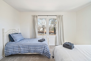 2 chambres, fer et planche à repasser, Wi-Fi gratuit, draps fournis