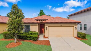 Exterior - 4BR Villa in Gated Villa Sol - Near Disney (Kissimmee)