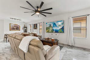 TV - 4BR Villa in Gated Villa Sol - Near Disney (Kissimmee)