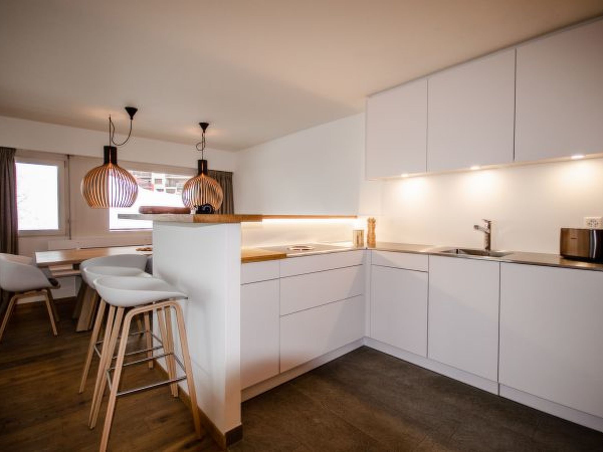 Fridge, oven, dishwasher, cookware/dishes/utensils