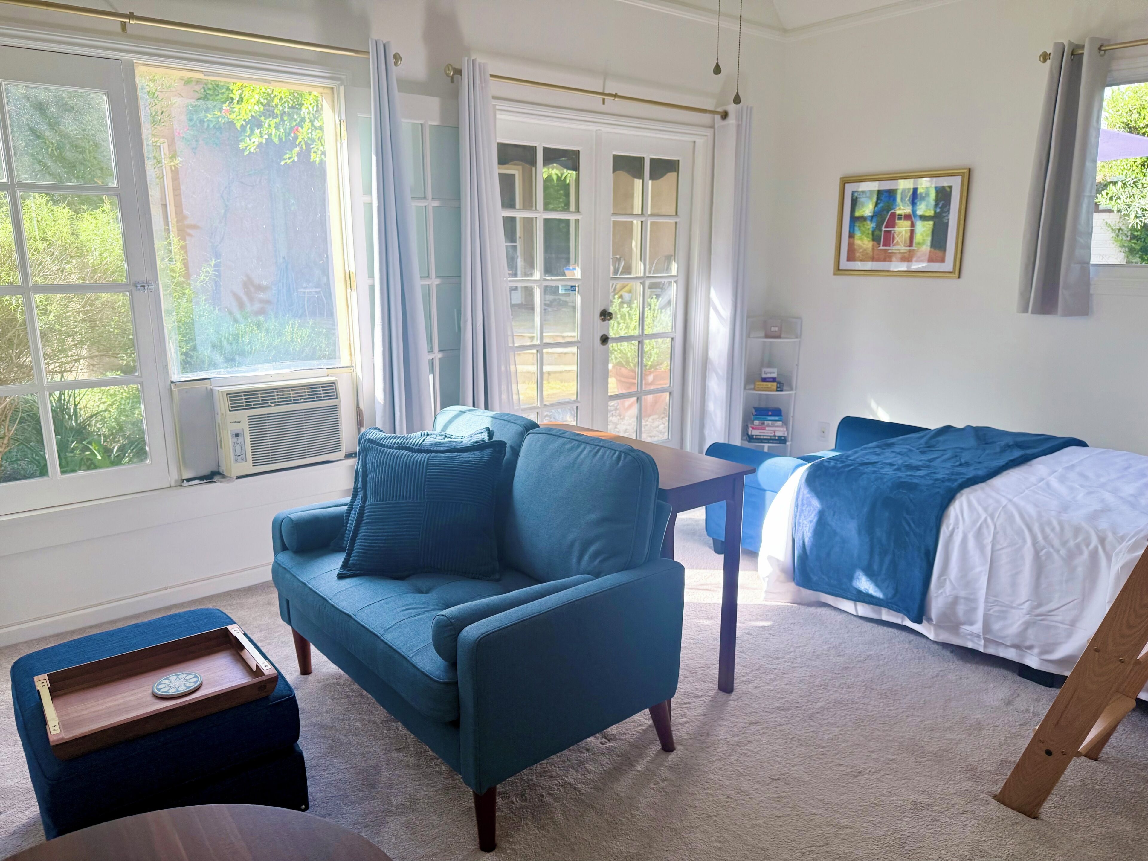 1 habitación, caja de seguridad en la habitación y escritorio 
